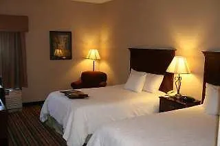 Hampton & Hotel 3*